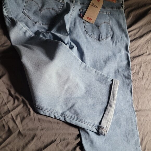 NWT Levi's Women's Blue Jeans - Picture 3 of 5
